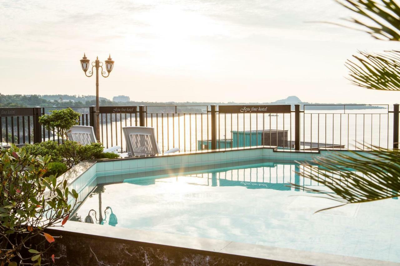 Hotel Fine Сеогвипо Екстериор снимка